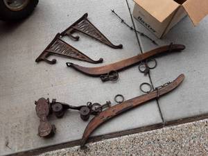 lot 65 image: Pair-Cast Iron Brackets (James), Pair Hames, Clamp On Skates