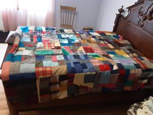 lot 91 image: Hand Made Quilt 72x90