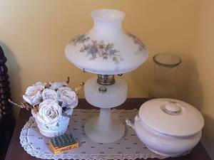 lot 104 image: Victorian Glass Lamp, Decor