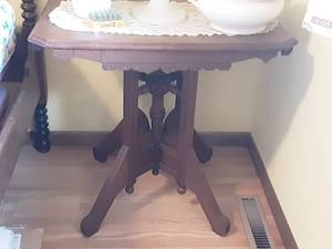 lot 106 image: Vintage Carved Side Table 29x20x28
