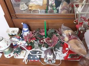 lot 120 image: Large Lot Of Christmas Decor