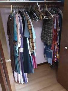 lot 123 image: Assorted Clothing