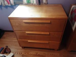 lot 136 image: 5-Piece Bedroom Set