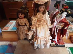 lot 138 image: 3-Dolls
