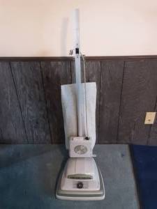 lot 160 image: Wards Signature Vacuum