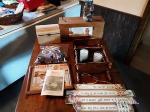 lot 164 image: Vintage Collectibles & Motion Picture Box