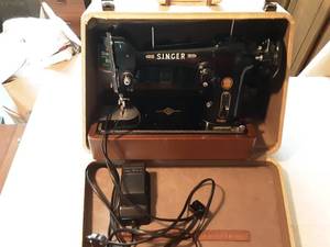 lot 169 image: Vintage Singer Sewing Machine