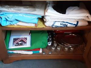 lot 179 image: Content Of Shelves