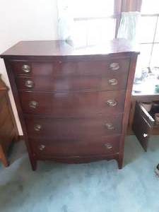 lot 186 image: Vintage 4-Drawer Chest By Dixie Furniture 36x20x46