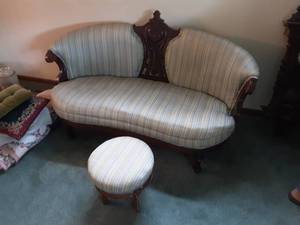 lot 187 image: Vintage Carved Frame Settee Love Seat With Matching Foot Stool 58x36