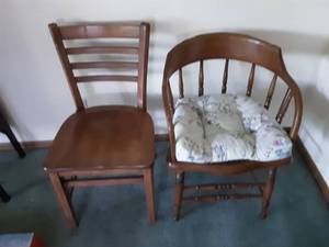 lot 192 image: 2-Wood Chairs