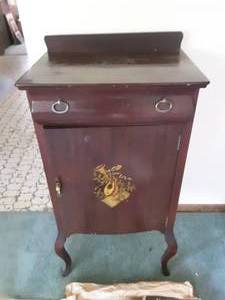 lot 195 image: Vintage Music Cabinet 20x14x37