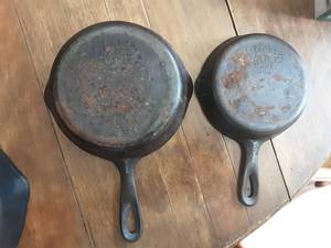 lot 212 image: 2-Wagner Ware Cast Iron Pans #5, #3