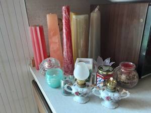 lot 215 image: Lot Of Candles