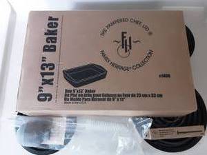 lot 220 image: Pampered Chef 9x13 Baker, Baster, Thermometer