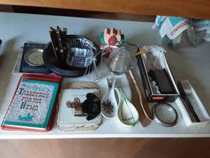 lot 225 image: Ziegler Shaffhausen Bowl Set, Chop Sticks, Cook Books, Spoon Rests, Honey Pot With Dipper, Trivets
