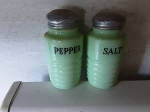 lot 237 image: Jadeite Salt & Pepper