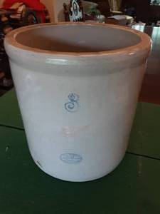 lot 252 image: 3-Gallon Red Wing Crock