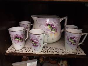 lot 260 image: Hand Painted Hot Chocolate Set (Japan)