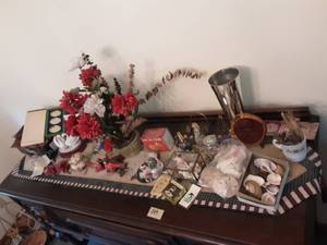 lot 270 image: Large Lot Of Collectibles