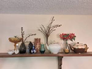 lot 272 image: Tea Pots, Glassware, Vases, Pussy Willows, Imperial Porcelain, Sadler, Enesco Figurines, More