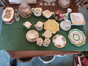 lot 273 image: Hummel Figurine & Delfs Blue Figurine, Red Wing Yellow Plate, Other Vintage Dish Wares