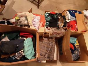 lot 286 image: Large Lot Of Clothing, Rugs, Misc