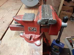 lot 306 image: Bench Vice
