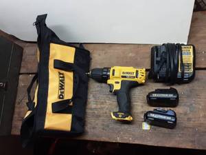 lot 314 image: Dewalt 12 Volt Lithium Ion Drill With 2-Batteries & Tool Bag