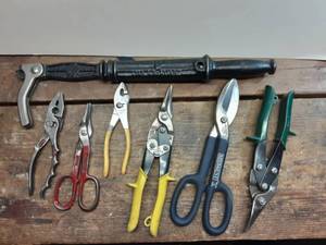 lot 326 image: Cutters, Pliers, Nail Pullers