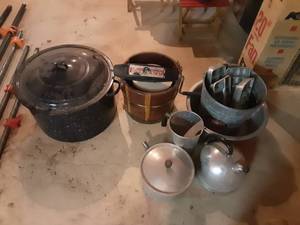 lot 348 image: Canner, Cookware, Ice Cream Maker