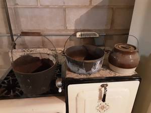 lot 352 image: 2-Cast Iron Pots & Crock