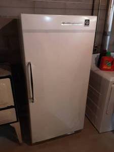 lot 354 image: Westinghouise Self Defrosting Freezer