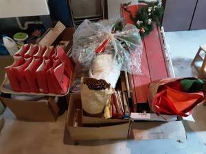 lot 355 image: Christmas & Crafting