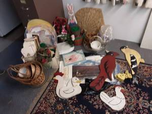 lot 362 image: Baskets, Wood Lawn Art, Spring Decor