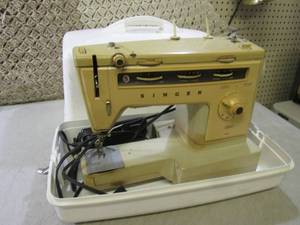 Vintage Singer Electric Sewing Mach...