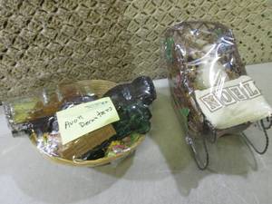 Lot of 2 Gift Baskets Noel and Avon...