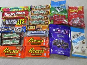 Assorted Candy Bars Etc  B-1...