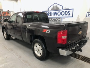lot 7 image: 2009 Chevrolet Silverado 4x4 -No Reserve-