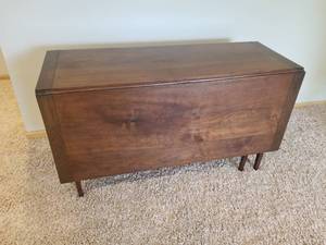 lot 10 image: Gorgeous Antique Drop Leaf Dining Table
