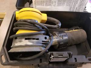 lot 91 image: DeWalt DW420 Random Orbit Palm Sander