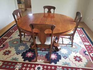 lot 3 image: Beautiful Mohagony Antique Dining Set