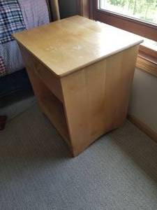 lot 42 image: Contemporary Bedside Table