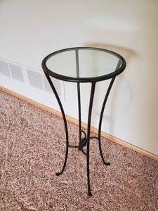 lot 94 image: Contemporary Iron Knotted Glass Pedestal Plant Stand