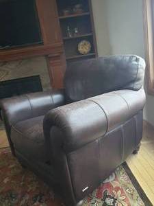lot 6 image: Rich Mocha color Leather Armchair by Natuzzi # 1 of 2