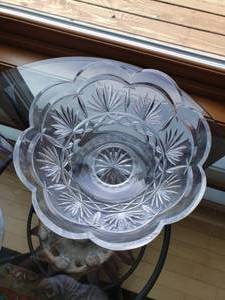 lot 70 image: Beautiful Waterford Crystal Bowl