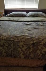 lot 31 image: Sterns & Foster King Sleigh Bed Suite