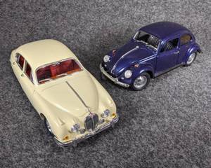 lot 15 image: Die Cast Models - 1959 Jaguar Mark II and 1967 Volkswagen Beetle