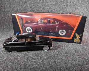 lot 40 image: Lot of 2 Die Cast Collectible Cars