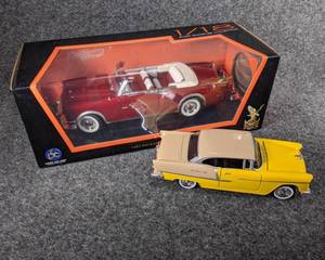 lot 41 image: Lot of 2 Die Cast Collectible Cars
